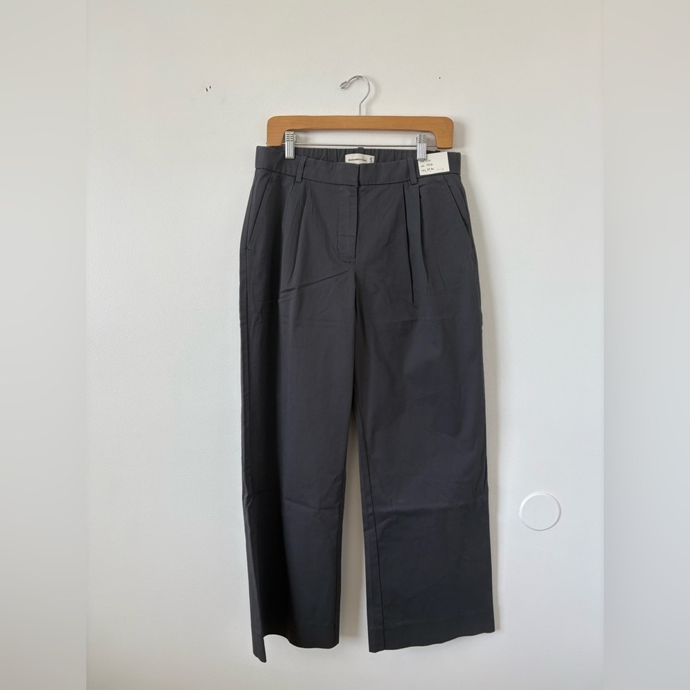 Abercrombie & Fitch Sloane Low Rise Tailored Twill Pant – Dark Grey - Picture 2 of 5